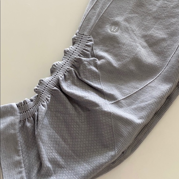 Lululemon In The Flow Crop size 6 gray - Picture 2 of 4